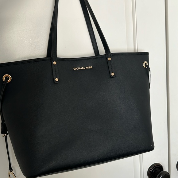 Michael Kors purse - Picture 3 of 9